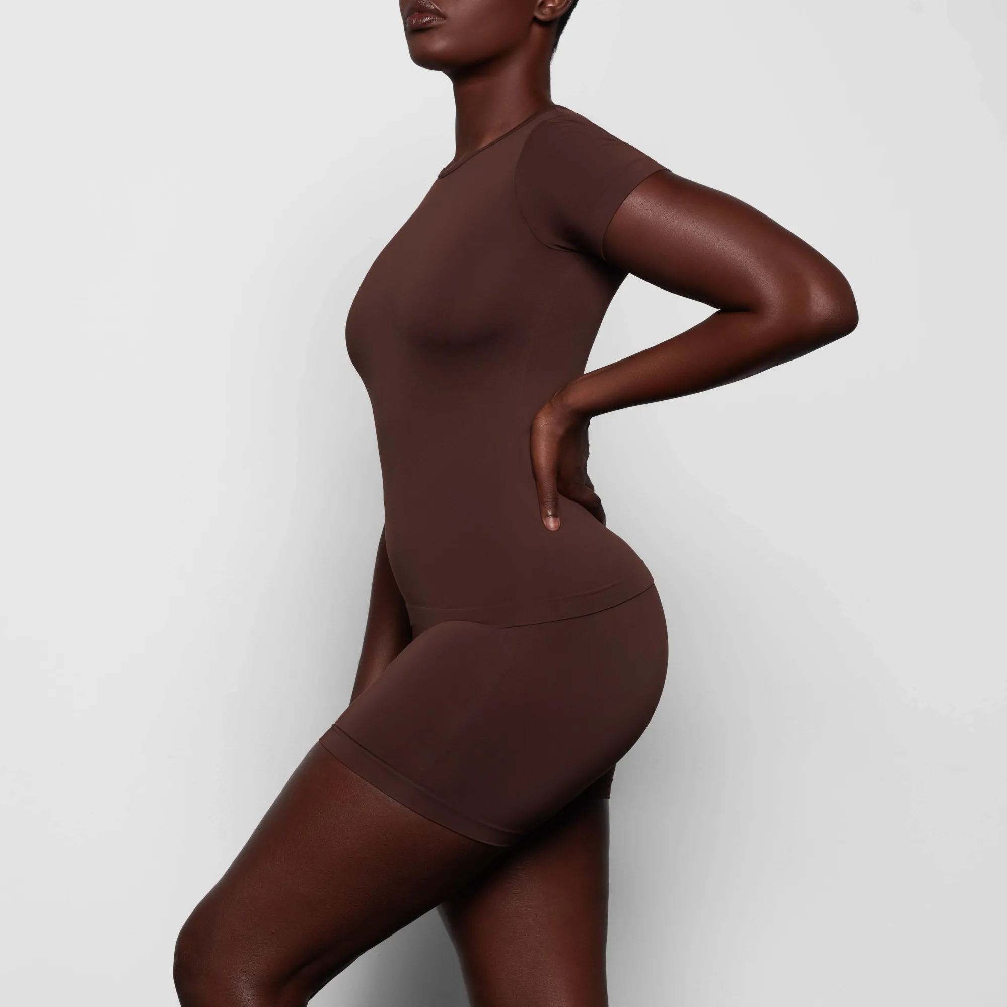SOFT SMOOTHING SEAMLESS T-SHIRT |-Skims Hot
