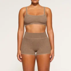 TERRY LOUNGE SEAMLESS SHORT SHORT |-Skims Hot