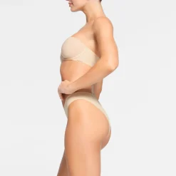 WEIGHTLESS STRAPLESS BRA |-Skims Fashion
