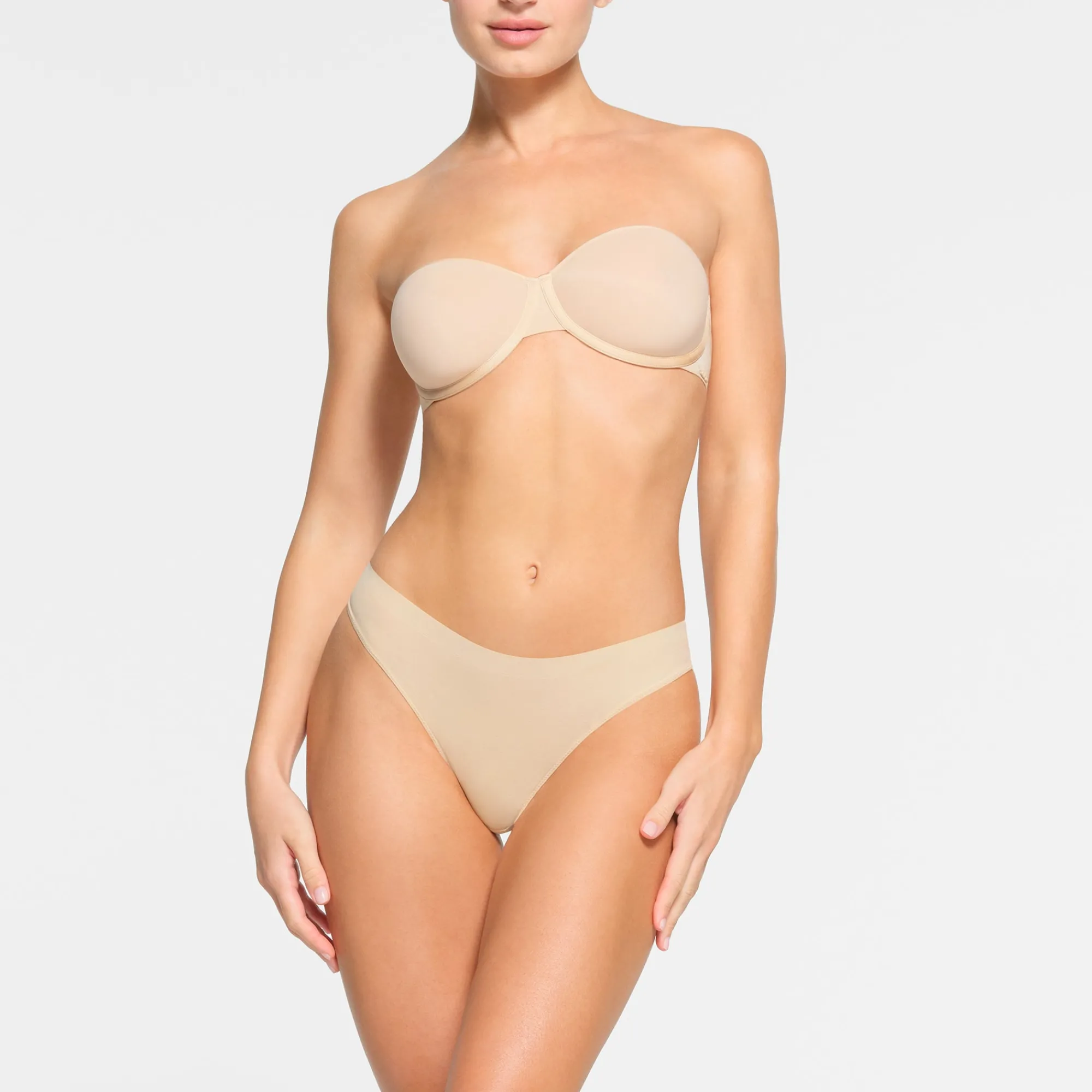 WEIGHTLESS STRAPLESS BRA |-Skims Fashion